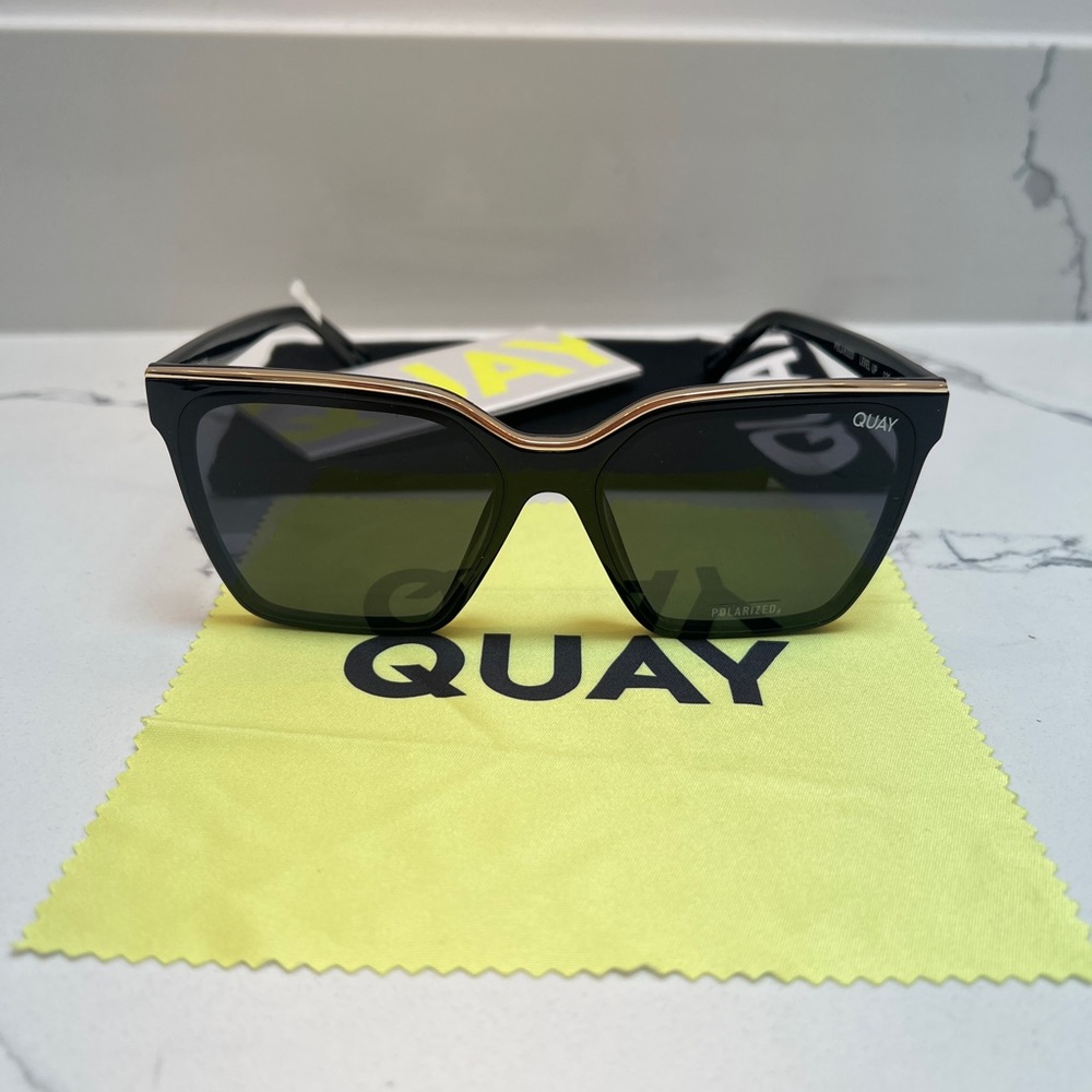 QUAY AUSTRALIA Level Up Polarized Black and Gold Frame NEW